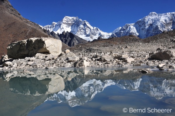15 reasons to trek in nepal mountains reflected in lakes